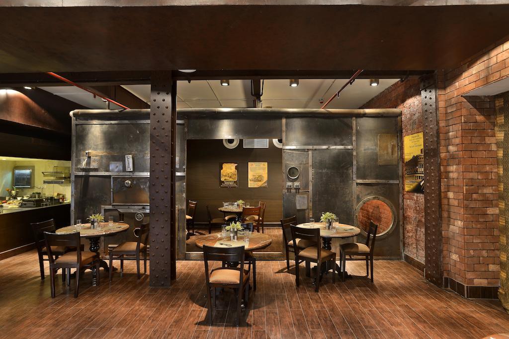 The Lalit Great Eastern Kolkata Hotel Exterior photo Interior of the restaurant